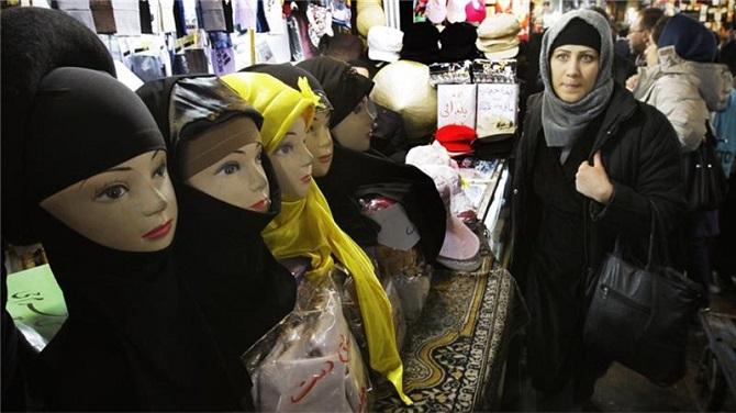 Perempuan berjilbab di Iran (Foto: Al Jazeera)