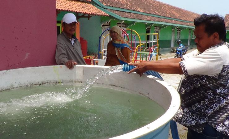 Krisis Air, Anak Sekolah di Rembang pun Kesulitan Buang Air