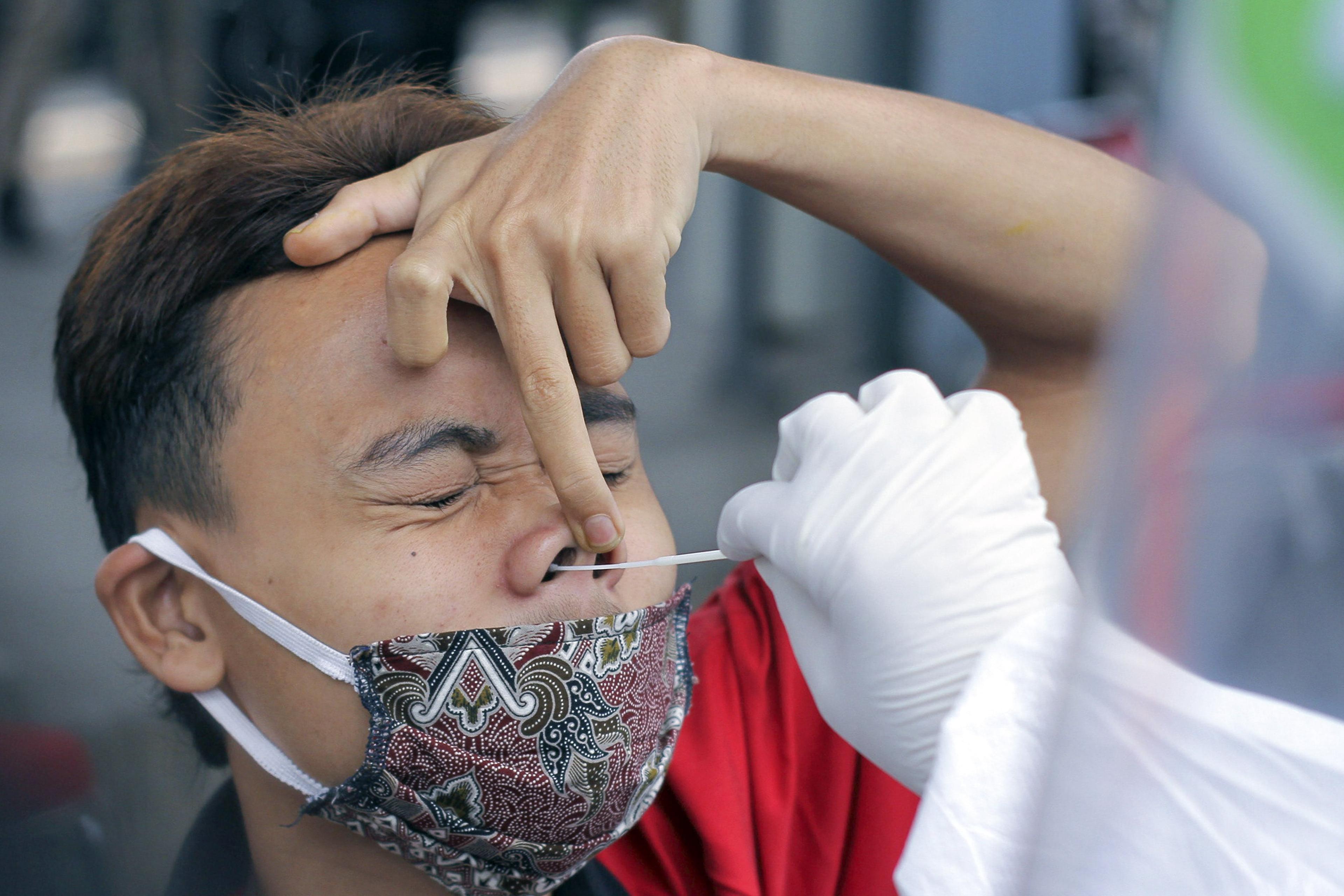 Ahli Epidemi: Data Covid-19 Indonesia Tidak Real-Time