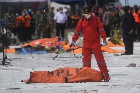 Kecelakaan Pesawat Sriwijaya Air SJ182, Polri Serahkan Jenazah Korban kepada Keluarga