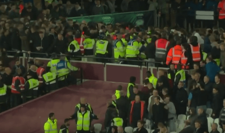 Menang Tapi Rusuh, Manajer West Ham Kecam Fans
