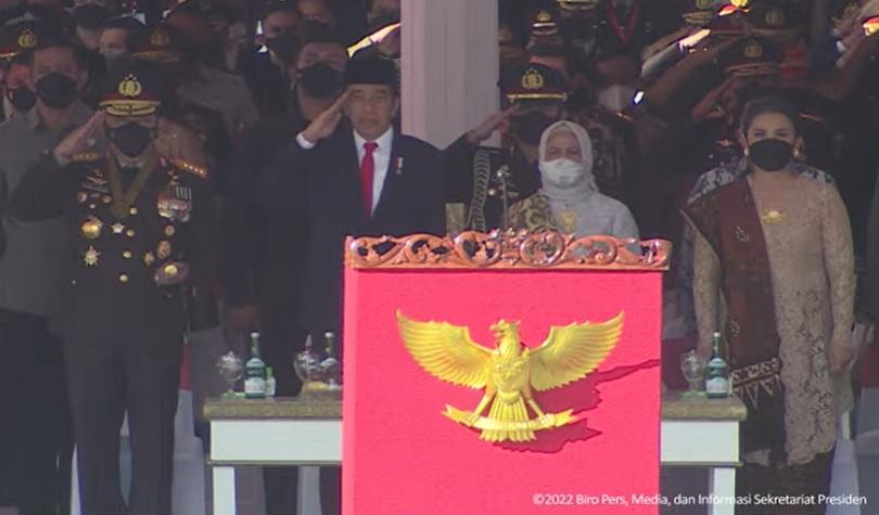 Polri presisi, Presiden Jokowi saat upacara HUT Bhayangkara, Semarang, Jateng, Selasa (5/7). (Setpre