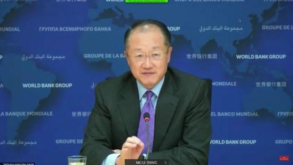 Presiden Bank Dunia Jim Yong Kim berbicara di konferensi soal usulan penghentian dana pembangunan ya