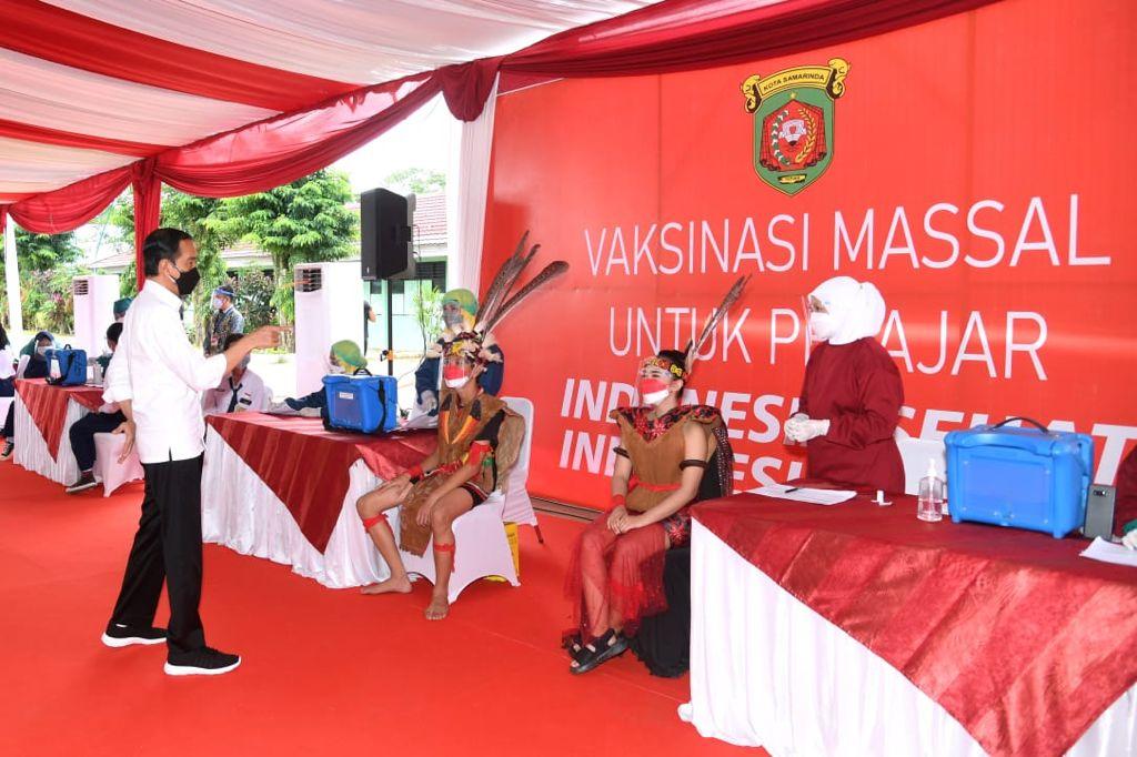 Pelaksanaan vaksinasi covid-19 untuk santri dan pelajar di Binjai, Sumatera Utara. (Foto: ANTARA/Fra