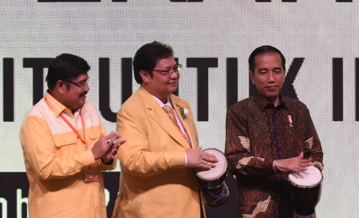 Lantik Menteri Baru, Ini Dalih  Jokowi Tak Ganti Airlangga
