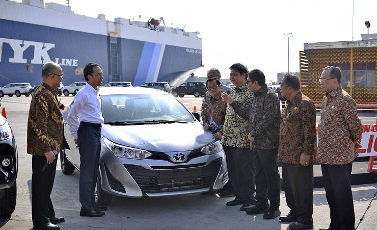 Jokowi Akan Bujuk Bos Toyota Kembangkan Mobil Listrik di Indonesia