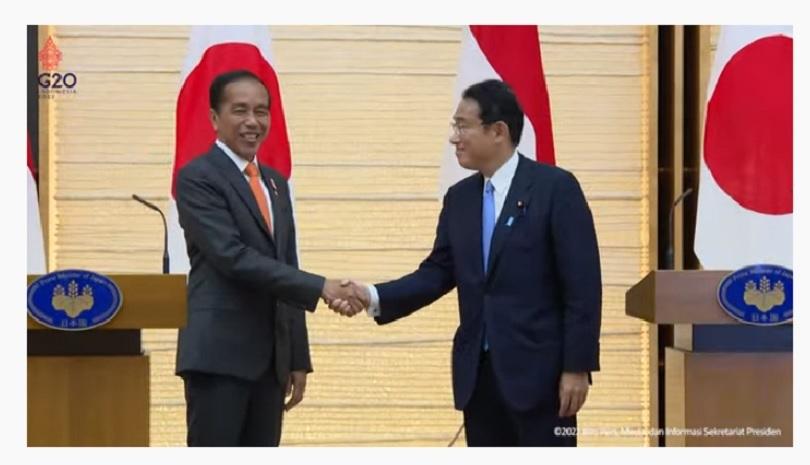 Presiden Jokowi saat bertemu Perdana Menteri Jepang, Fumio Kishida di Tokyo, Rabu (27/7/22). (Foto: 