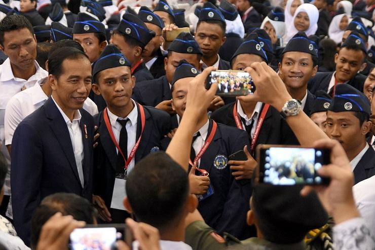 Beredar Kabar Tunjangan Guru Dihapus, Begini Penjelasan Jokowi