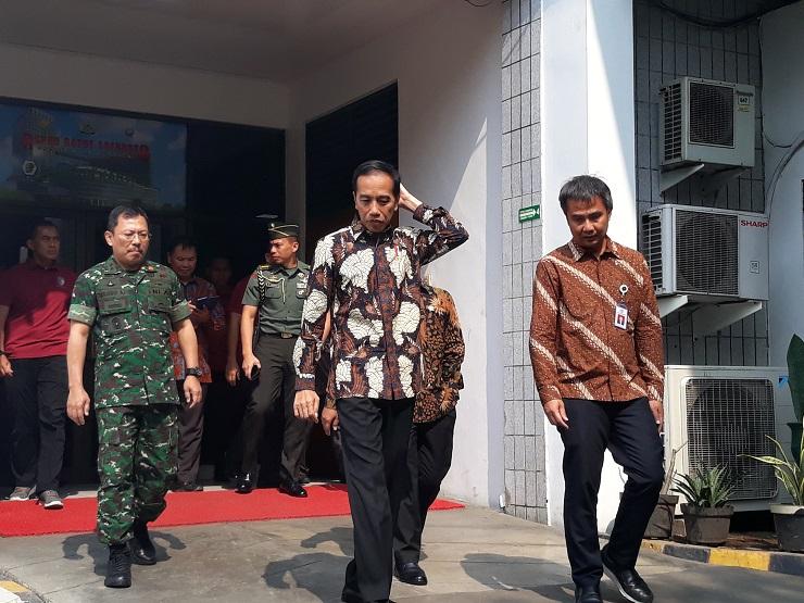 Jenguk Habibie, Jokowi Sempat Bahas Pengembangan SDM