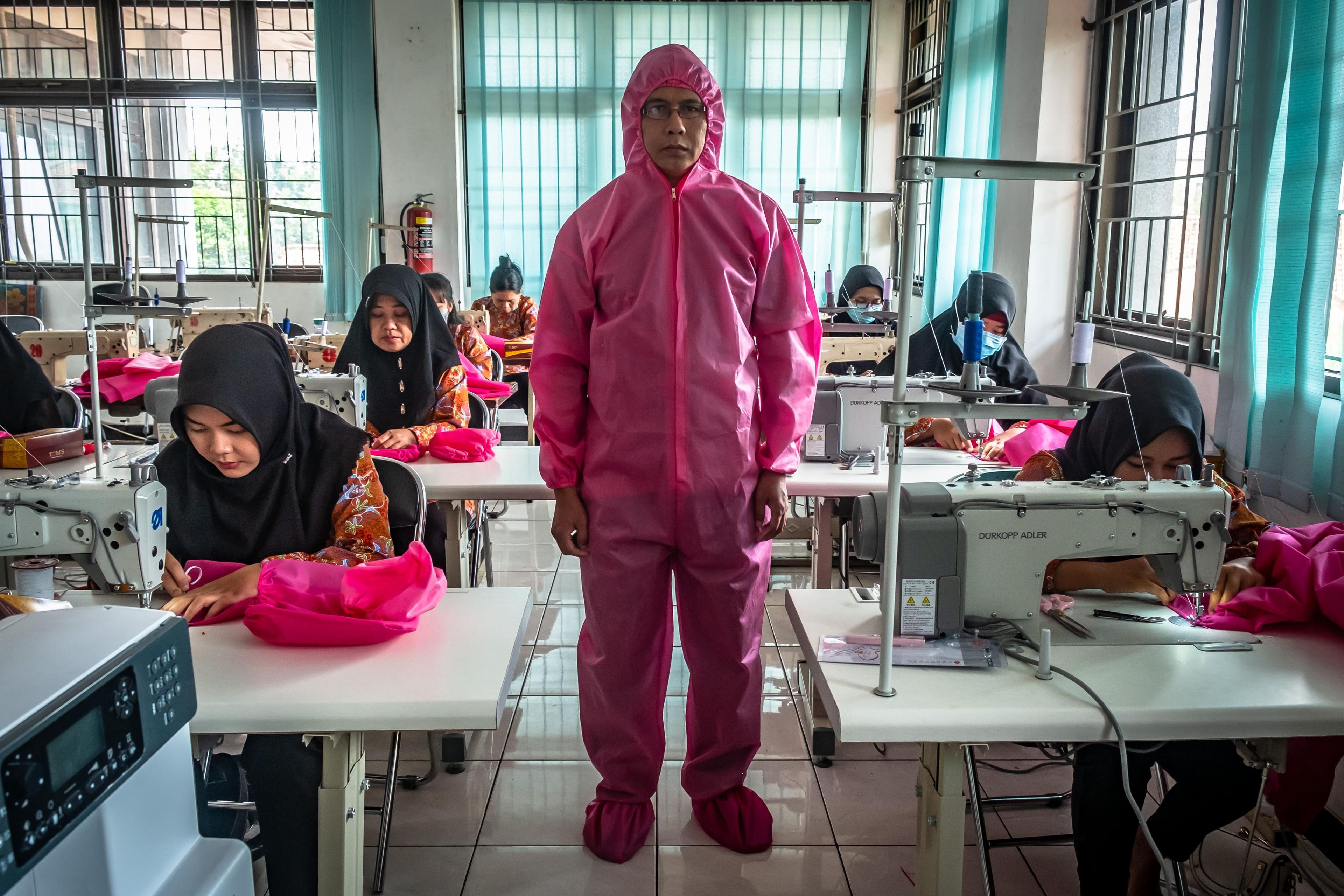 Indonesia Butuh 12 Juta APD, Industri Lokal Kekurangan Bahan Baku