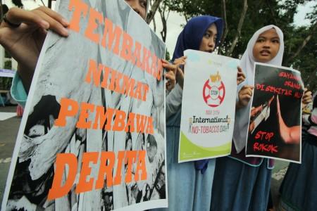 'Pak Jokowi, Kepentingan Nasional Apa yang Menghambat Aksesi FCTC?'