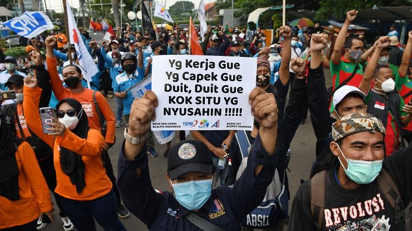 Ilustrasi: Sejumlah buruh berunjuk rasa di depan Kantor Kementerian Ketenagakerjaan (Kemnaker), Jaka