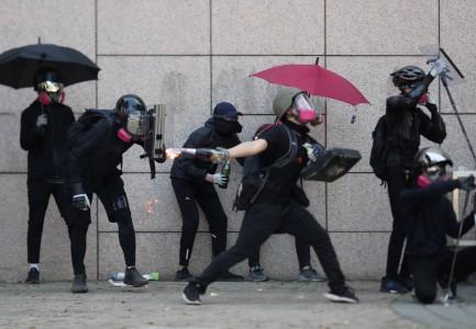 Kemenlu Bantah Abaikan WNI yang Dideportasi Akibat Tulis Demo Hong Kong