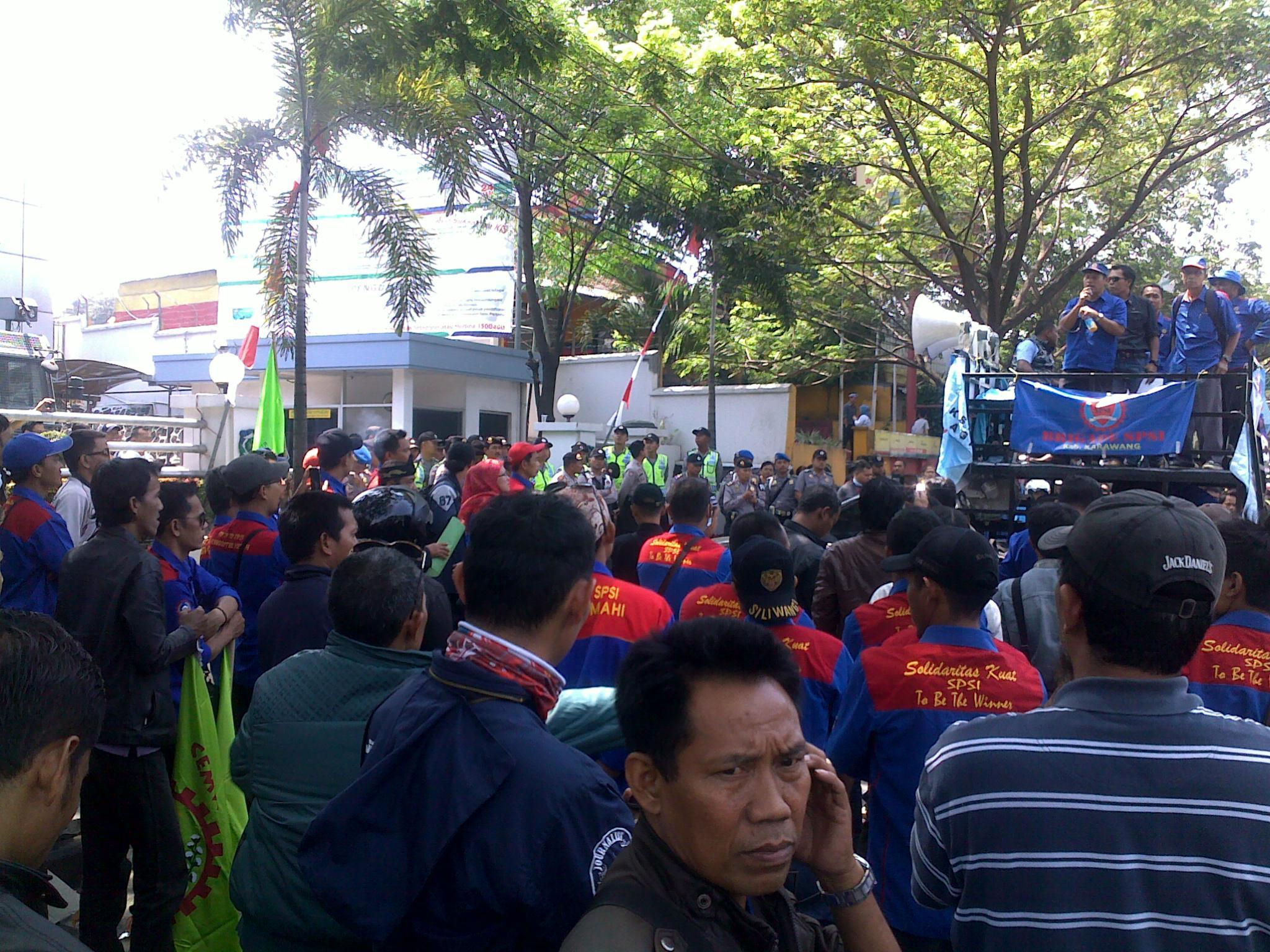 Ribuan Buruh Bandung Demo BPJS Kesehatan 