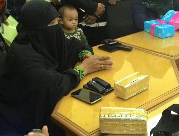 Suratmi, istri Siyono, ketika mengadvokasi kasusnya ke Muhammadiyah (Foto: Febriana)