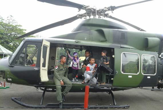TNI Angkatan Darat menggelar pameran alutsista di Lampung. Foto: KBR/ Eni Muslihah