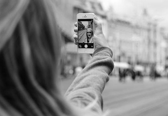 Penelitian: Lebih dari 250 Orang di Dunia Meninggal Karena Selfie