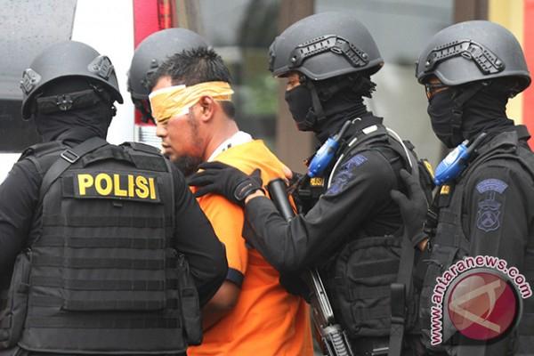 Polri Rahasiakan Lokasi Penahanan Puluhan Terduga Teroris  yang Ditangkap di Lampung