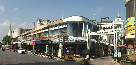 Mosque lives together in down town Chiang Mai (Photo: Kannikar Petchkaew)