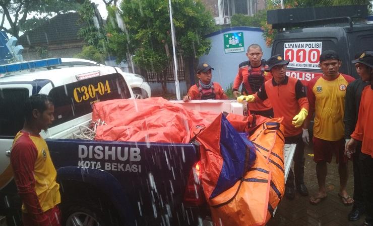 Evakuasi Tsunami Banten Hari-2: Diwarnai Hujan Deras, Tim Kembali Sisir Pantai