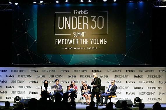 Panel on 30 under 30. (Photo: Courtesy of Forbes Vietnam)