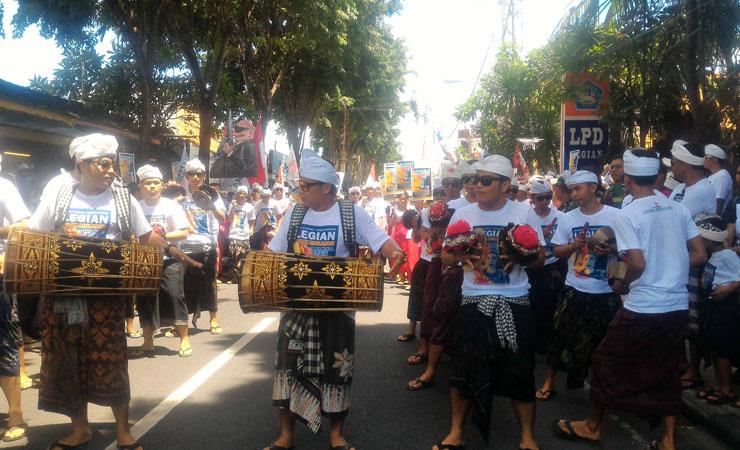 Aksi Penolakan Reklamasi Teluk Benoa, Jalan Legian Ditutup