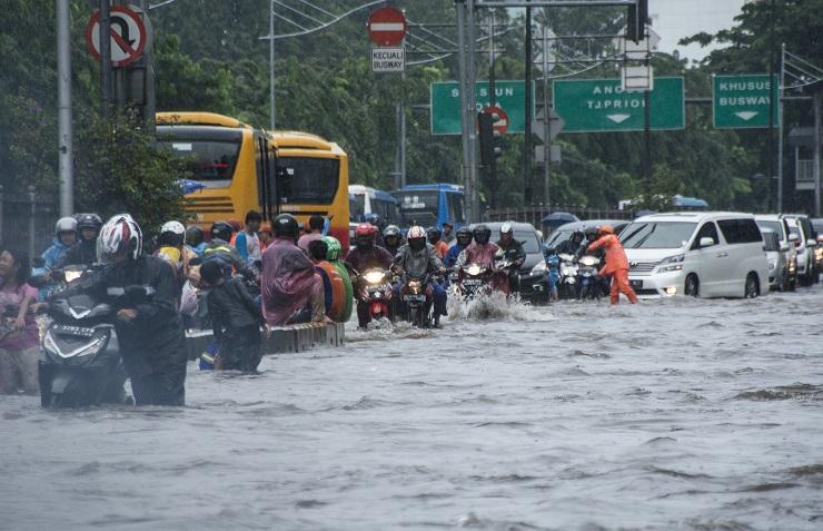 Anies Baswedan Minta Bawahannya Pro Aktif Bantu Korban Banjir