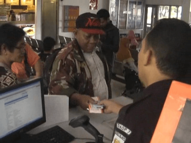 Hari Pertama Penjualan Tiket Mudik, Calon Pemudik Serbu Stasiun KA Jombang