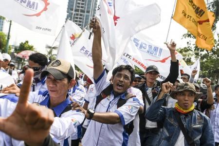Gubernur Jatim Tetapkan UMK  2020,  Kenaikan Tertinggi di Surabaya