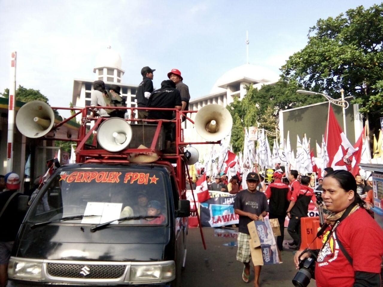 Ribuan Buruh Jabotabek Turun, Dukung Aksi Petani Hari Ini