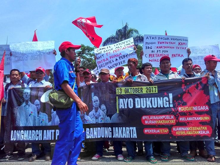 Tolak PHK, Puluhan Awak Tangki Pertamina Bandung Demo Jalan Kaki Menuju Istana Presiden