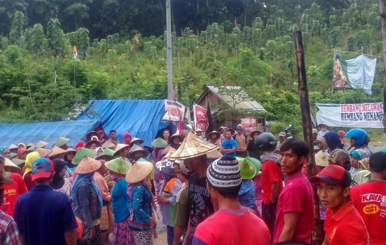 Blokir Jalan Pabrik Semen Indonesia di Rembang, Ini Alasan Warga