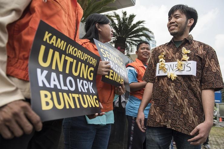 Dukung KPK, Aktivis Antikorupsi Parodikan Kunjungan Pansus Angket ke Lapas