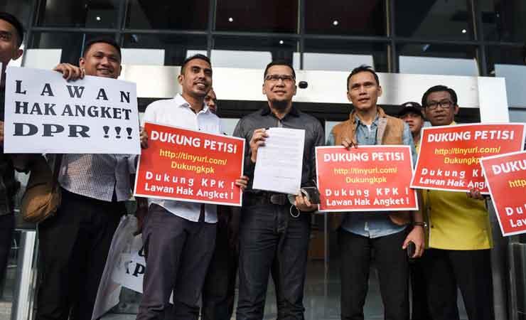 Aksi menolak Hak Angket kepada KPK. 