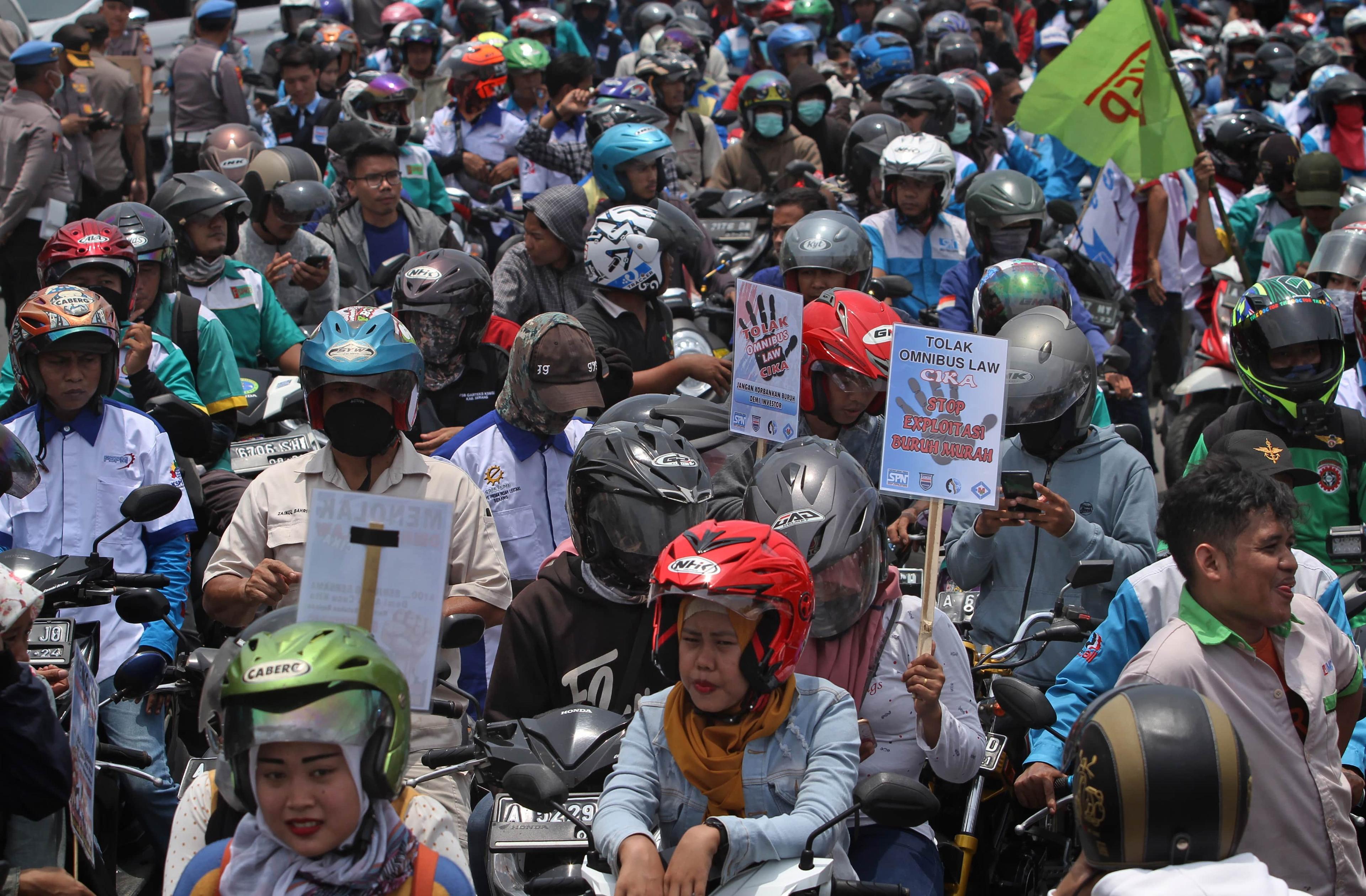 Tak Peduli Social Distancing, Bulan Ini Buruh Bakal Demo DPR Tolak Omnibus Law