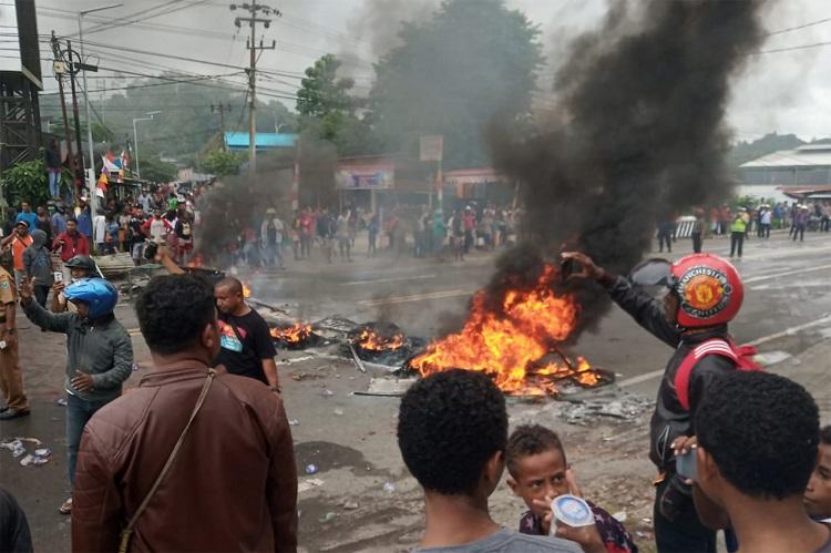 Insiden Asrama Papua di Surabaya, Khofifah Minta Maaf