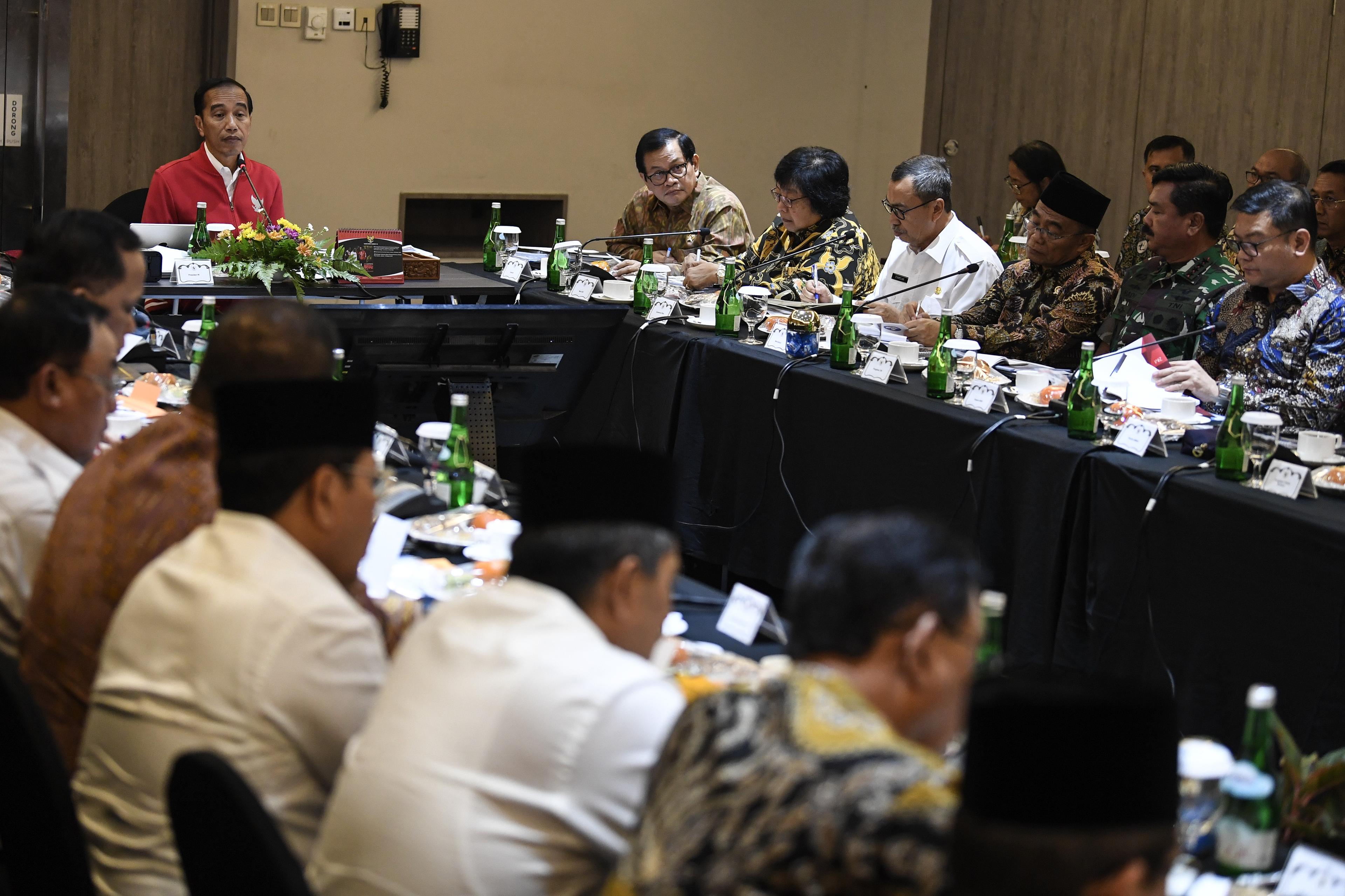 Rapat Terbatas, Jokowi Akui Lalai Antisipasi Karhutla