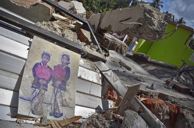 Jokowi Teken Inpres Penanganan Gempa Lombok