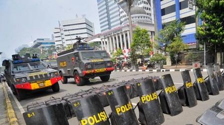 Ratusan Polisi Kawal Sidang 26 Aktivis