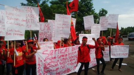 Buruh Kerajinan Dari Rumah Kerang di Cirebon Tuntut Upah Layak