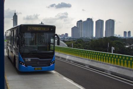 Jokowi Minta Anies-Sandi Gunakan Bus Listrik seperti Cina