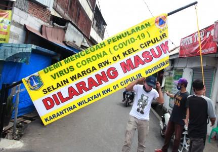 PSBB, Anies: Bantuan Bukan Hanya ke Warga Ber-KTP Jakarta