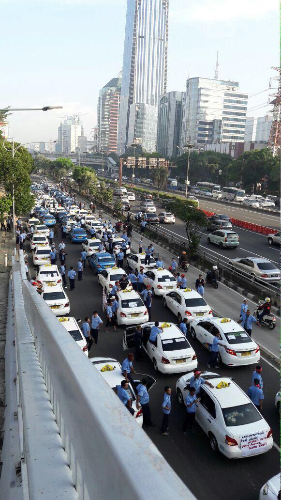 Aksi Sebabkan Kemacetan, Pengemudi Taksi Minta Maaf 