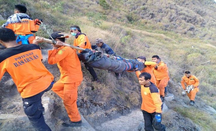 Gunakan Helikopter, Tim SAR Evakuasi Jenazah Pendaki Korban Gempa di Gunung Rinjani