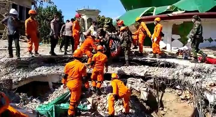 Tim SAR Temukan Korban Tertimbun Reruntuhan Masjid di Lombok