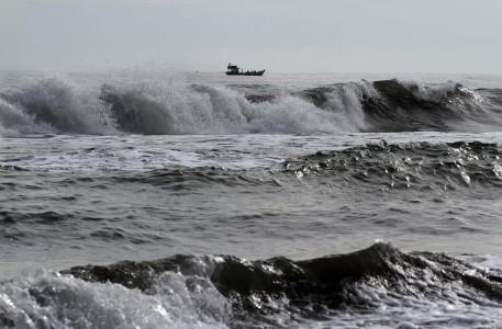 Gelombang Tinggi, Nelayan Malang Hilang Ditelan Ombak