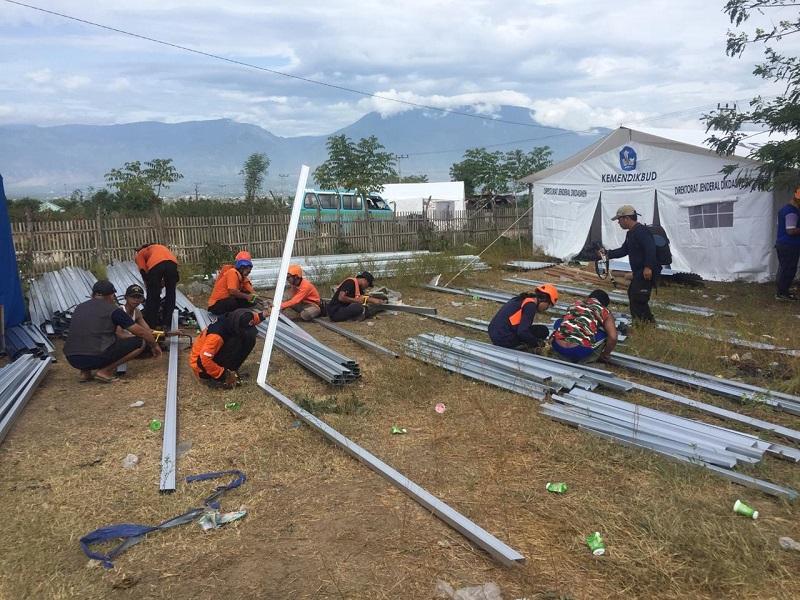 Relawan BPBD Jateng Targetkan Dirikan 100 Hunian Sementara di Palu