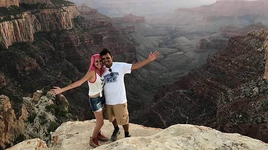 Pasangan India Jatuh ke Jurang Saat Selfie