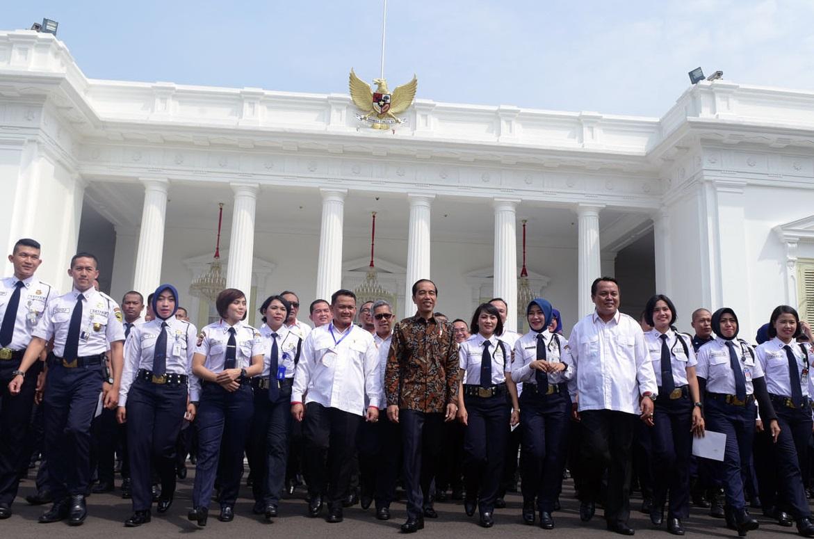 Bertemu Jokowi, Satpam Curhat  Sertifikasi dari Polisi Bayar  Rp10 Juta