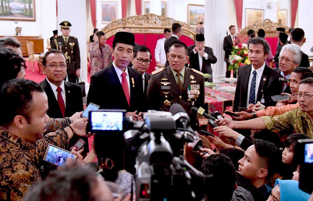 Presiden Dan Gatot   Bantah Isu Pergantian Panglima TNI